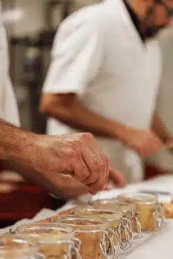 Image montrant la mise en pot de foie gras