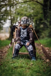 enfant en déguisement de monstre halloween