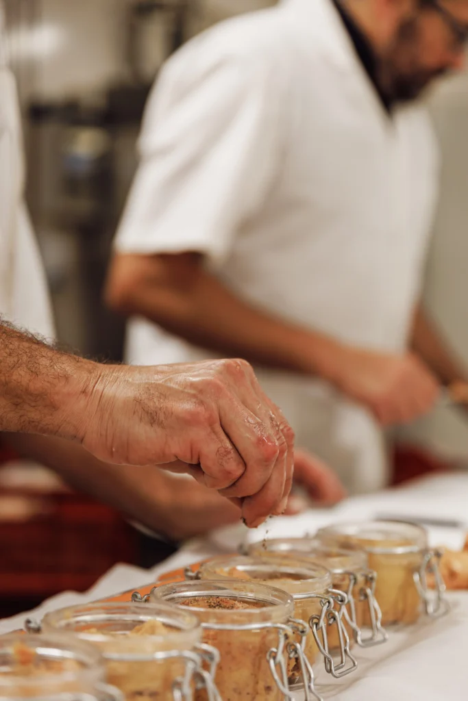 Image montrant la mise en pot de foie gras