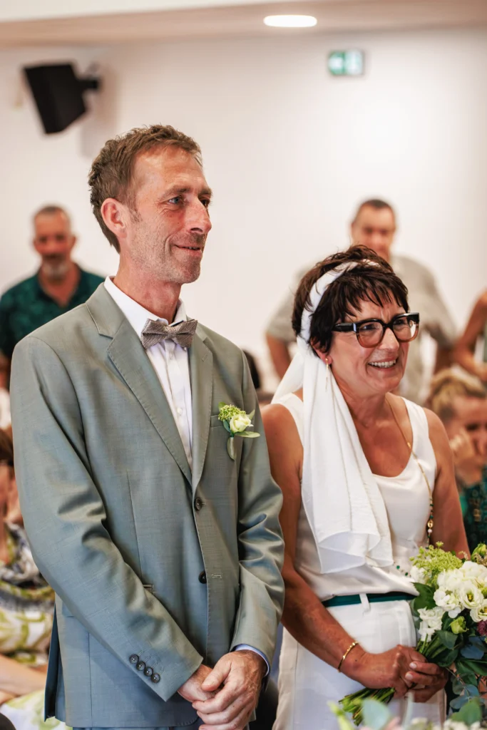 mariés devant le maire