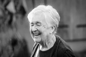 photo d'une grand-mère souriante